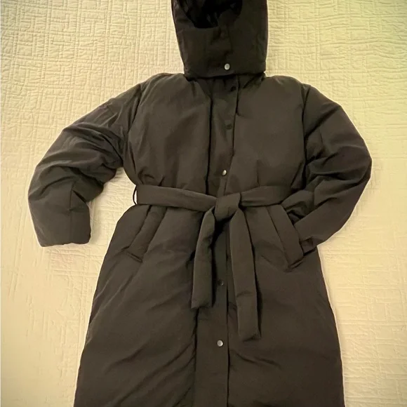 Everlane Charcoal Puffer Jacket - Picture 3 of 7